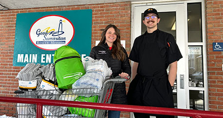 Consumers Energy employees dropping off food at the Great Samaritan Food Bank